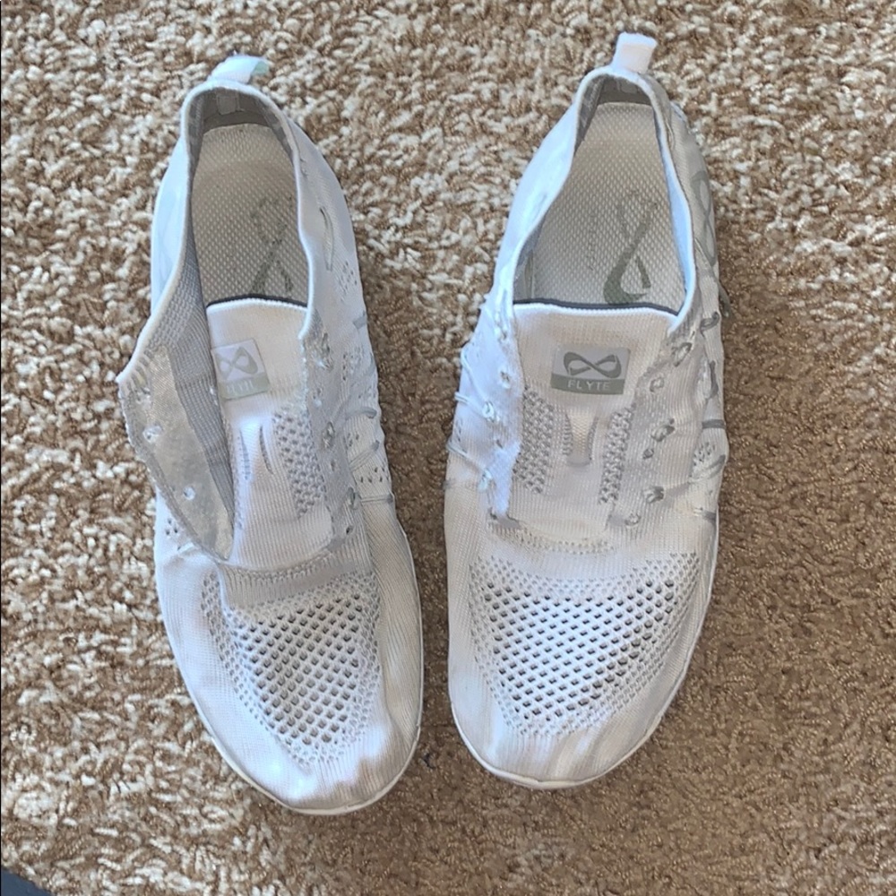 Nfinity flyte cheer shoes